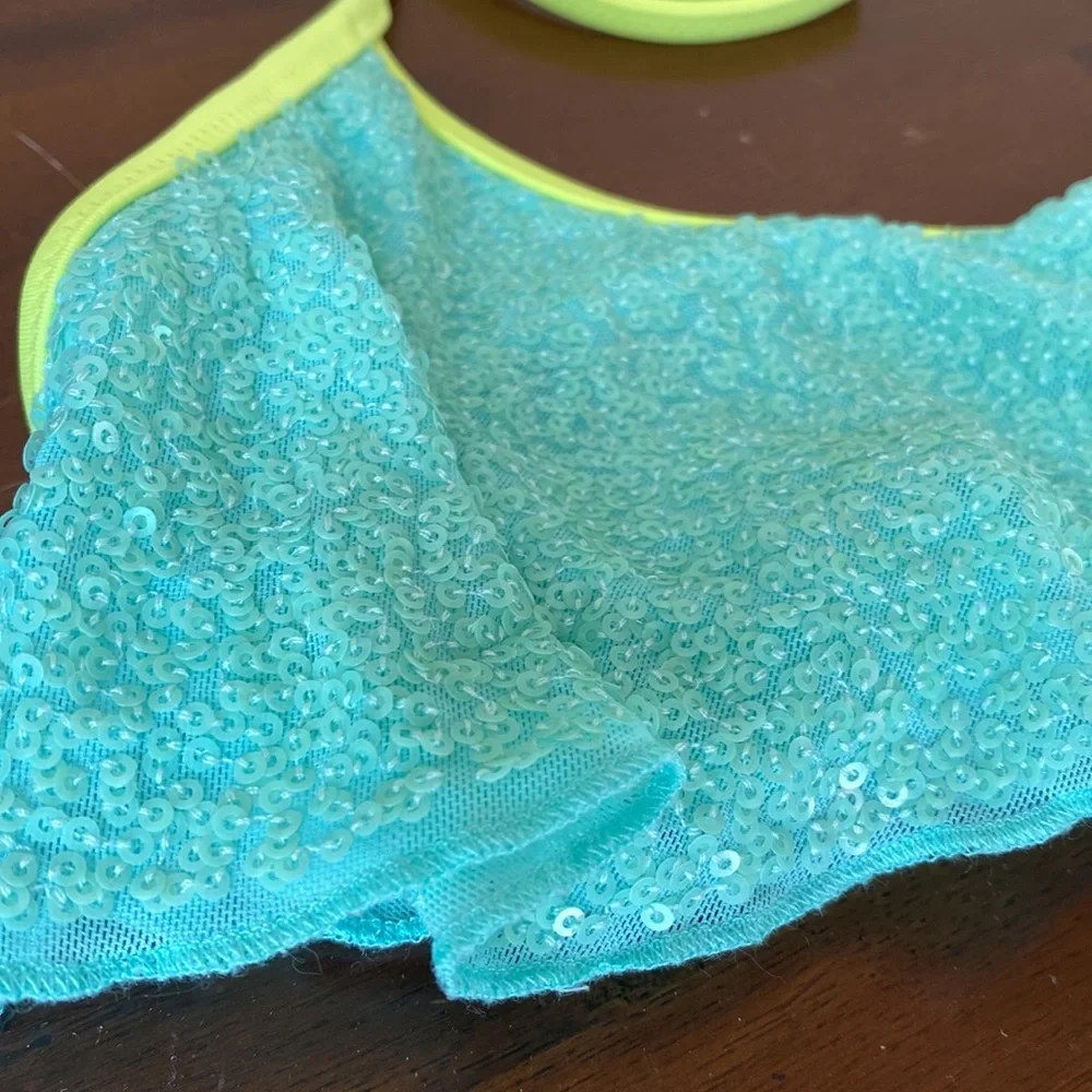 🔴5/$25🔴 Victorias Secret ruffled sequin bikini top